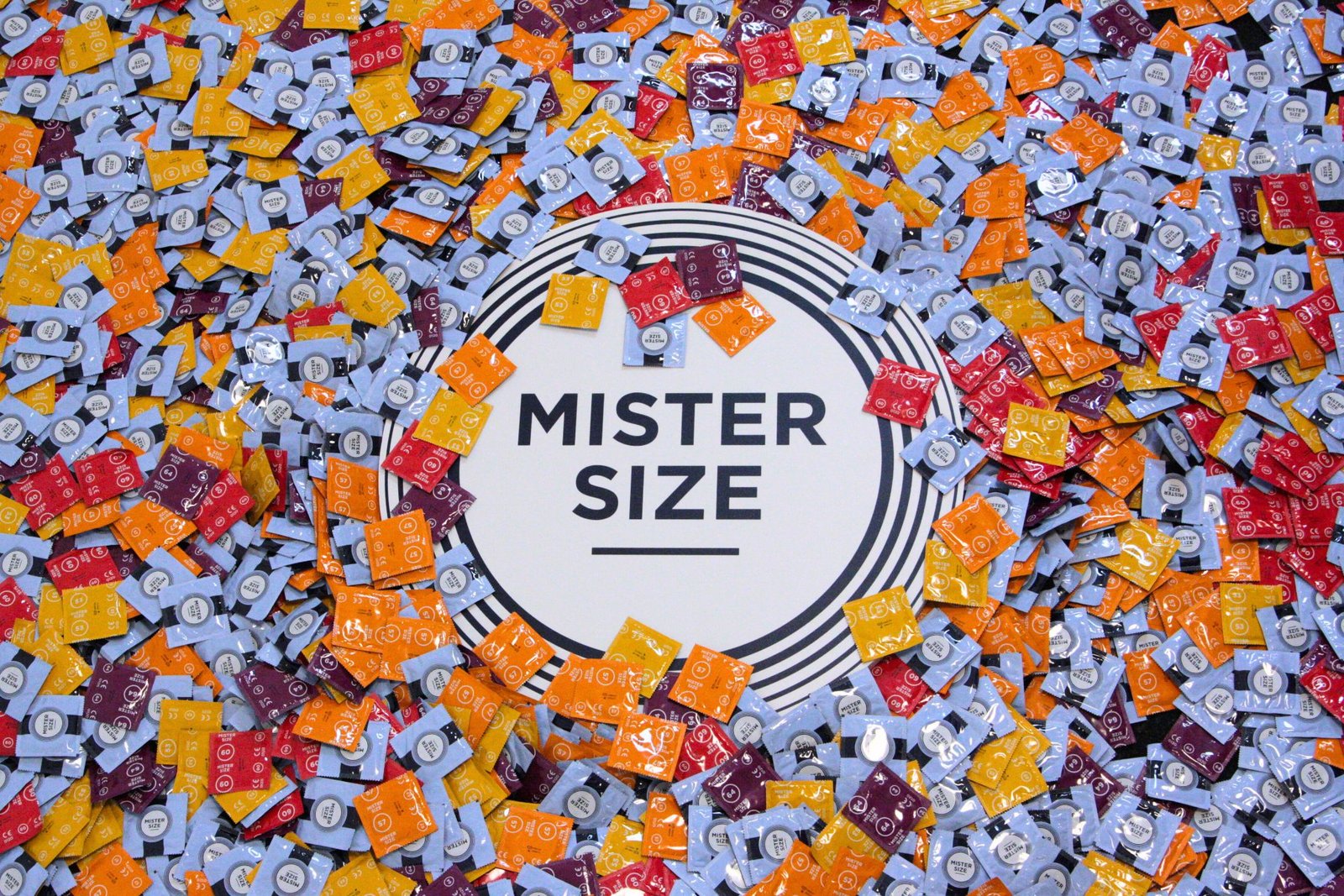 Různé kondomy Mister Size s různými nominálními šířkami