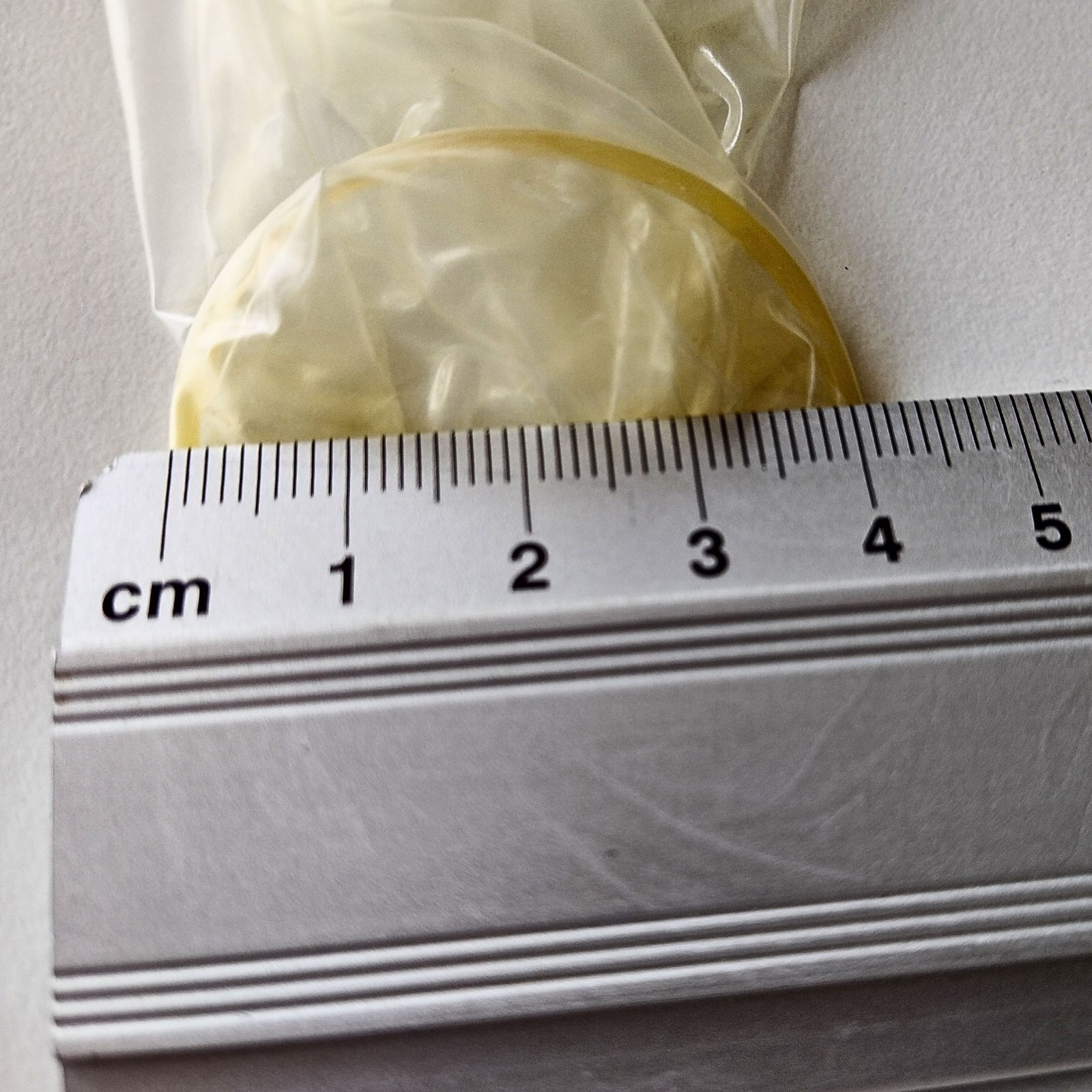 Měření průměru kondomu